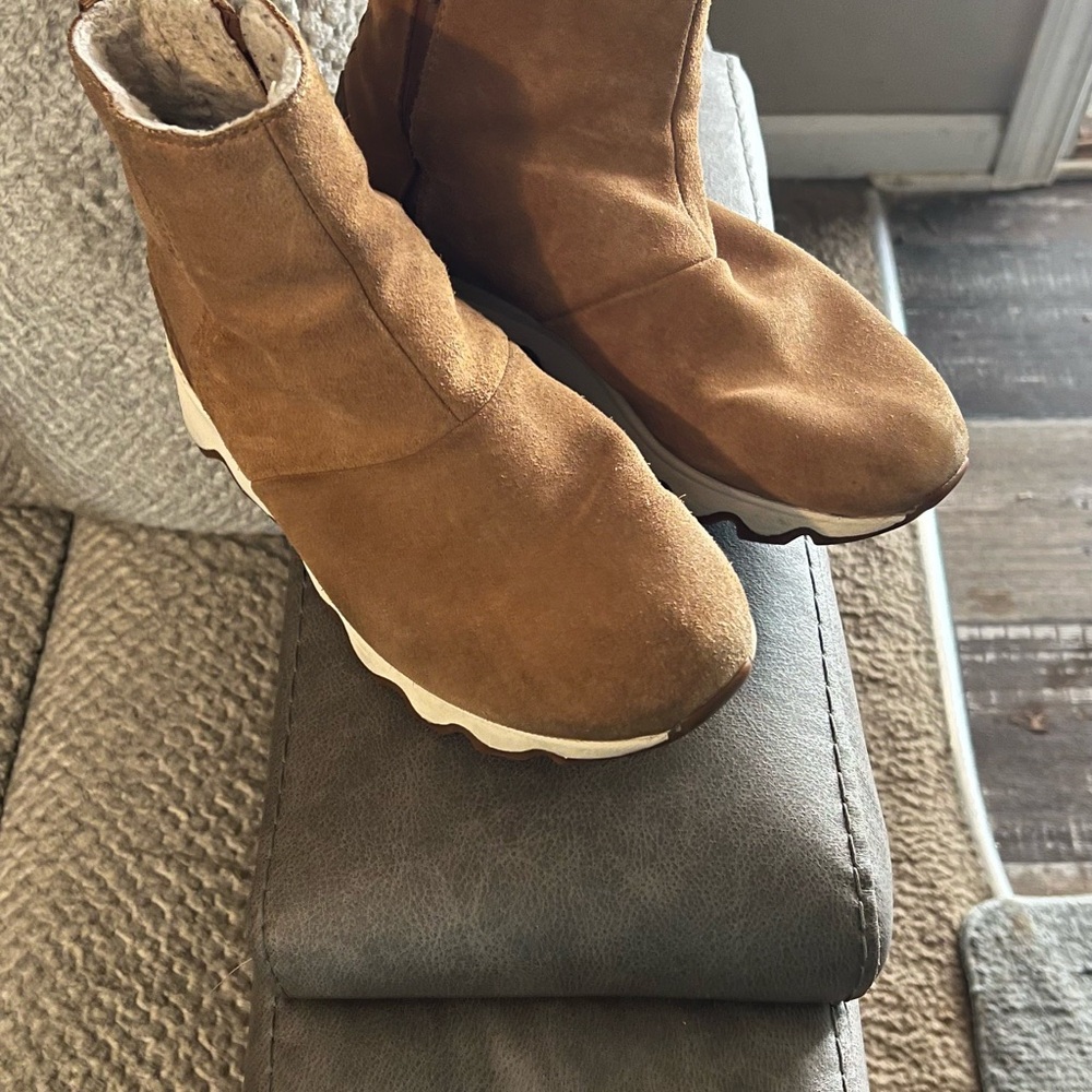 Sorel Women's Tan Suede Slip-On Boot Sneakers